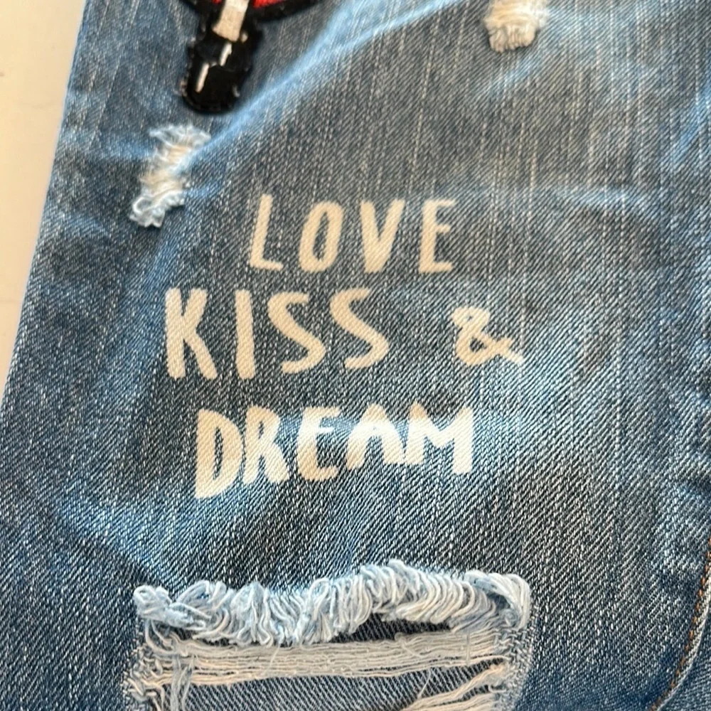 Trendy Distressed Blue Jeans with Embroidery